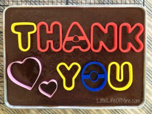 decorate a cake with cookie cutters